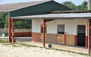 Boxes et aire de pansage